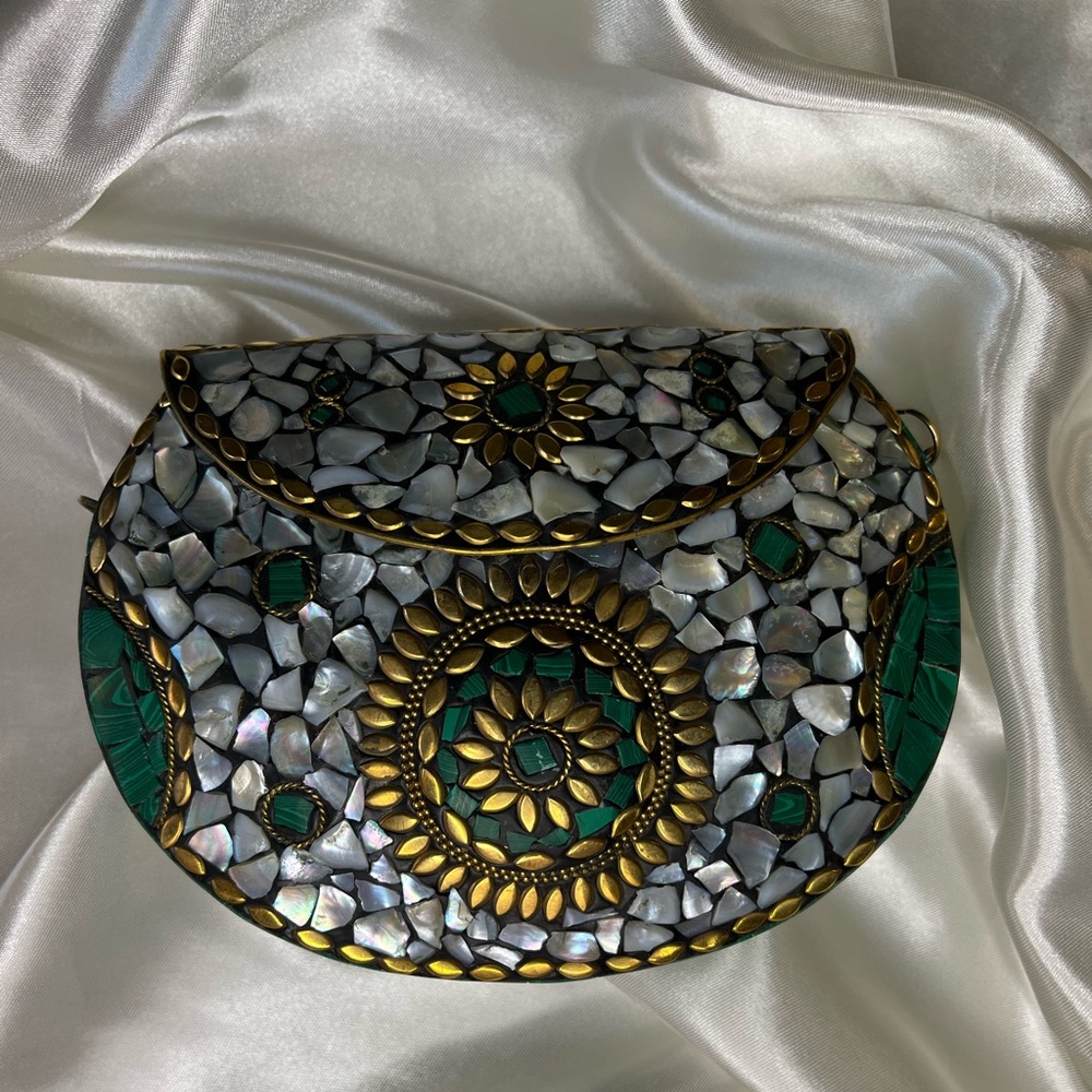 Green Esmerald luxury clutch with chain